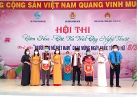 Liên đoàn Lao động huyện Vân Canh: phối hợp tổ chức Hội thi Cắm hoa – Cắt, tỉa trái cây nghệ thuật