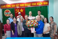 Khối thi đua Mặt trận và các đoàn thể chính trị - xã hội: Thăm và chúc mừng Hội Nông dân tỉnh Bình Định
