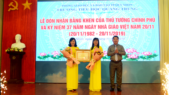 Trường Tiểu học Quang Trung nhận Bằng khen của Thủ tướng Chính phủ